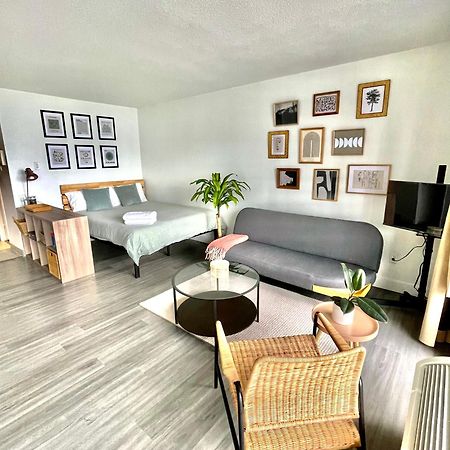 Toronto Bachelor Midtown Apartment Exterior photo