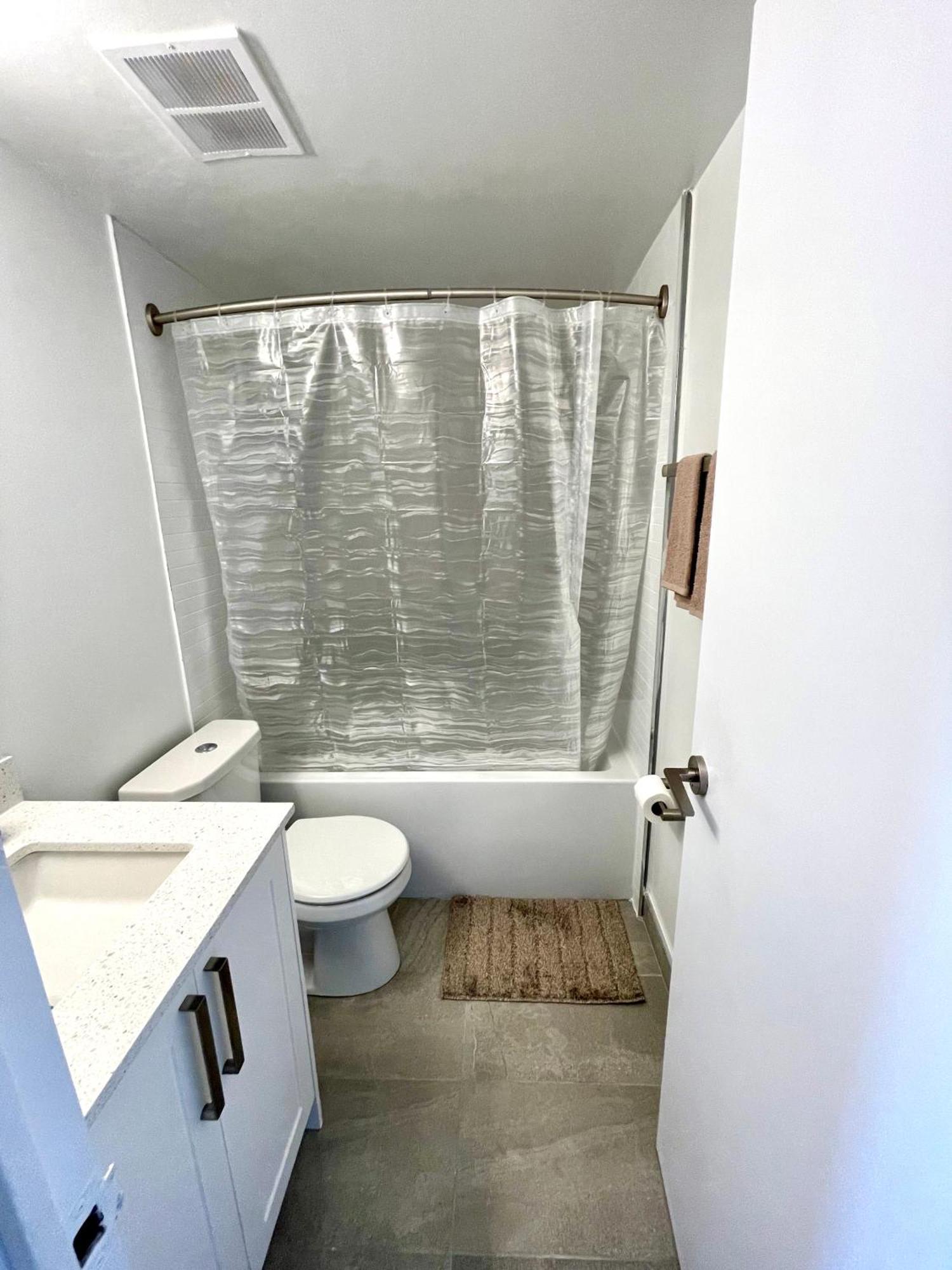 Toronto Bachelor Midtown Apartment Exterior photo